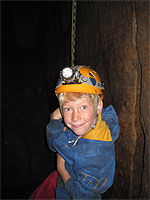 Beim Abstieg in die H�hle